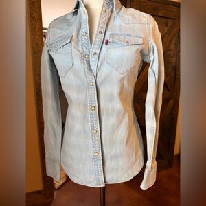 Levi's Women's Light Blue Denim Button-Down Western Shirt